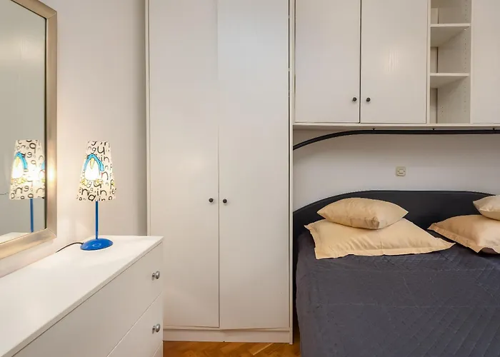 Adria Philipe * ماكارسكا