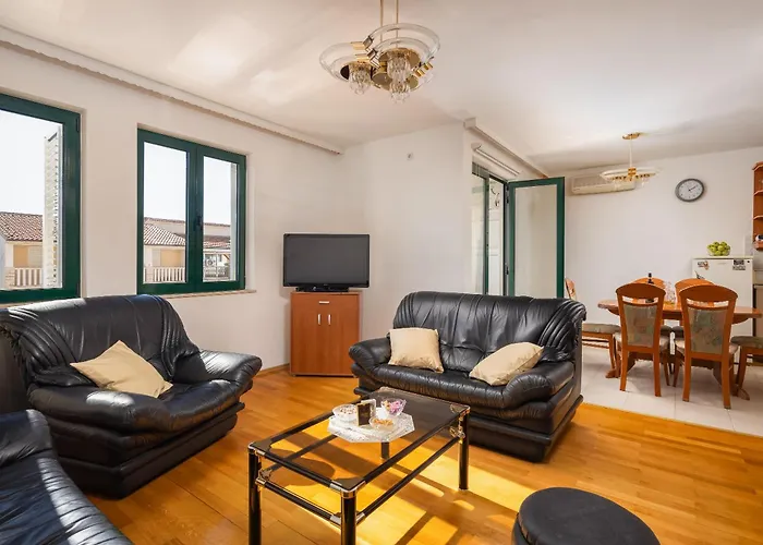 Adria Philipe شقة